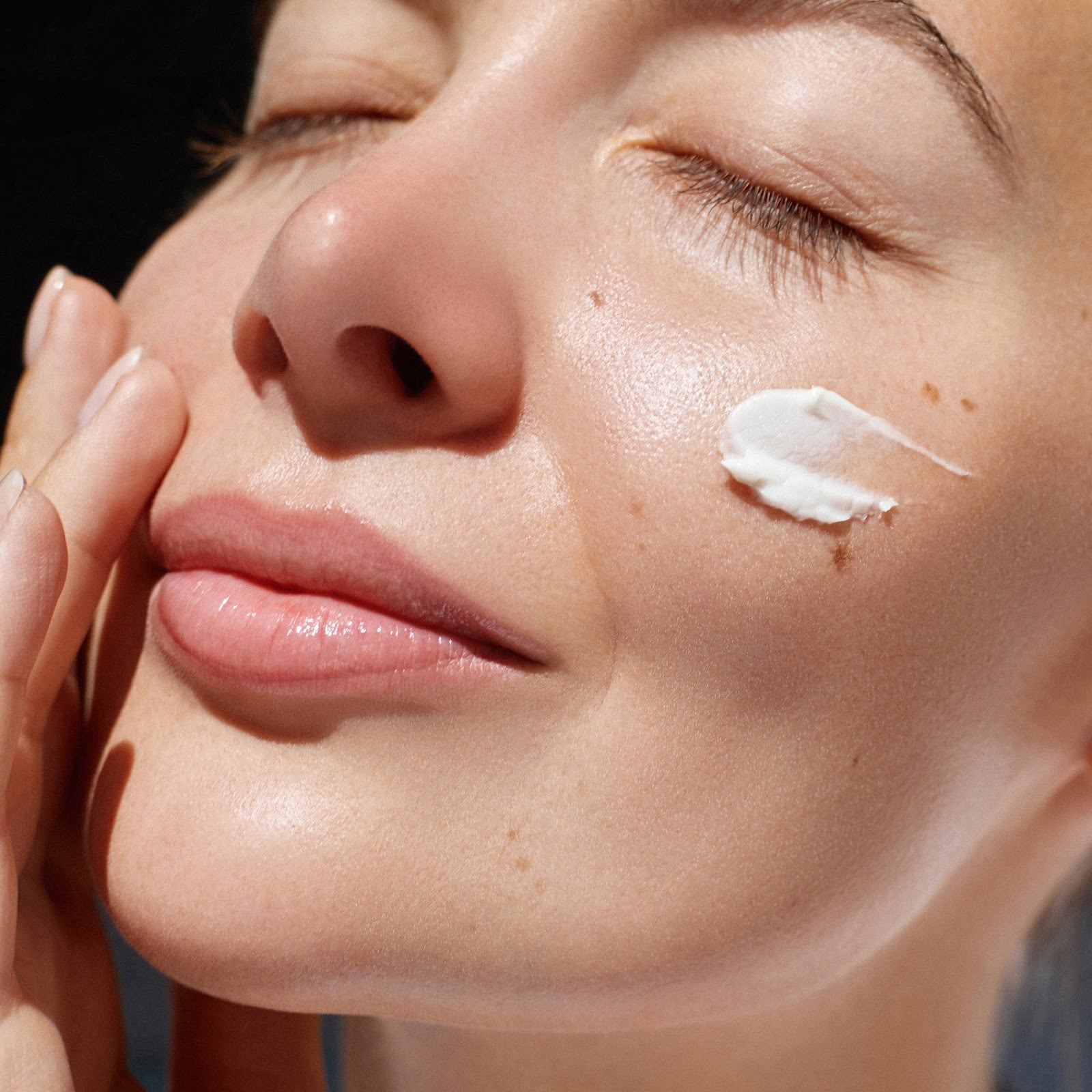 Importance of Sunscreen & How To Apply It  Beauté Library